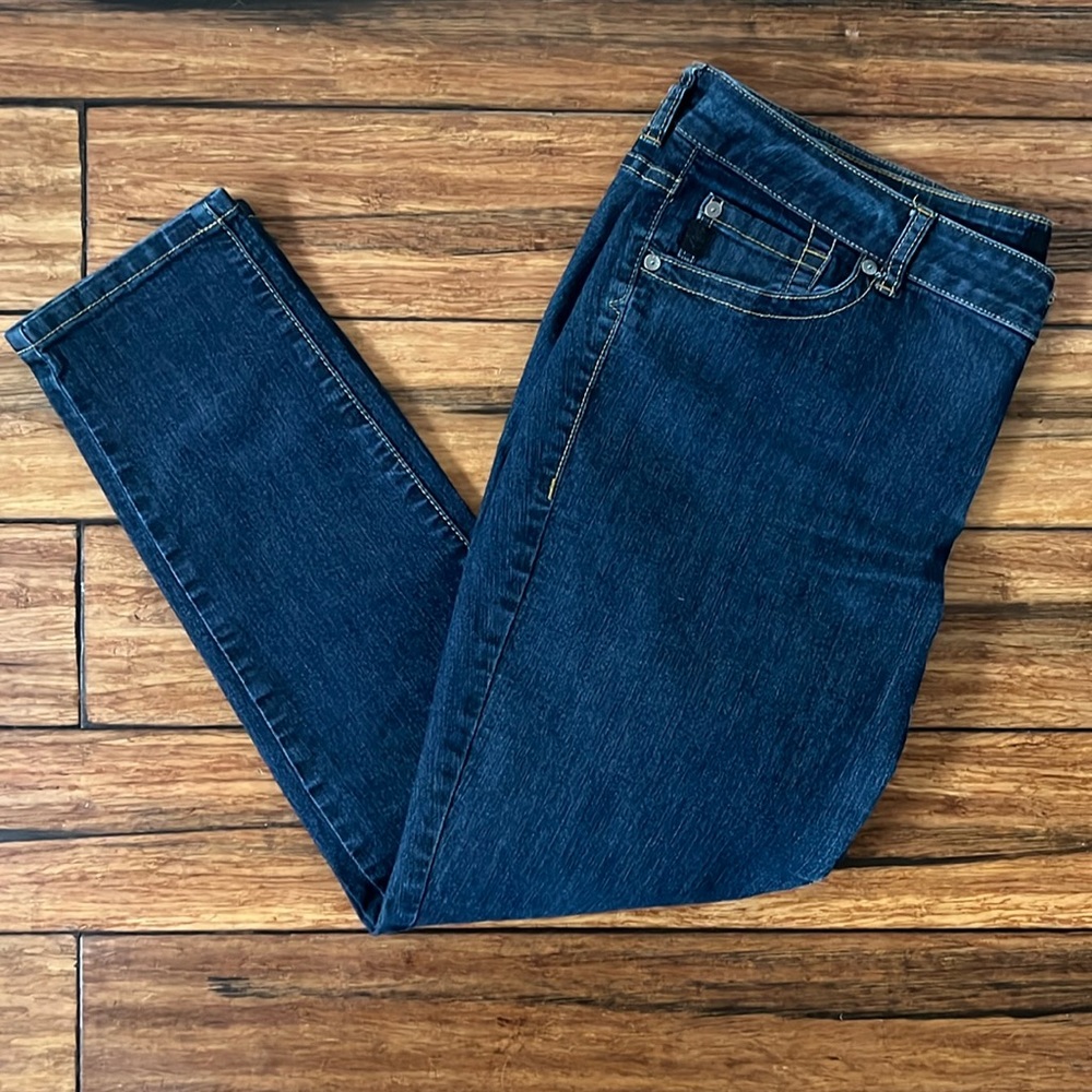 dark wash skinny jeans.